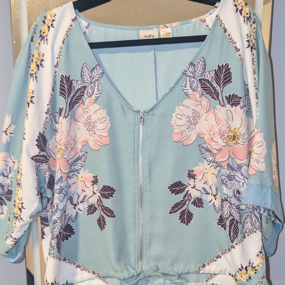 Daytrip Light Blue Floral Zip-Front Women’s Top